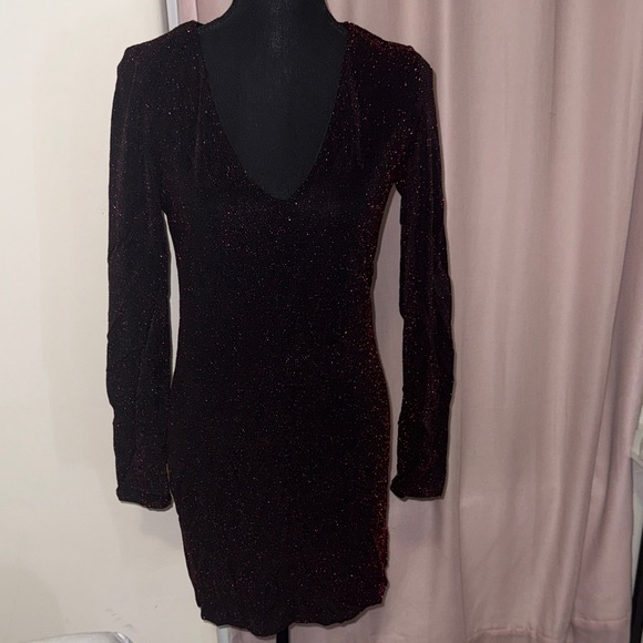 Forever 21 Dresses & Skirts - Forever 21 Black Red Sparkle Long-Sleeve V-Neck Bodycon Dress